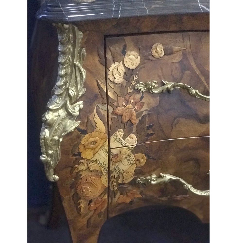 1 Minotti carving details2