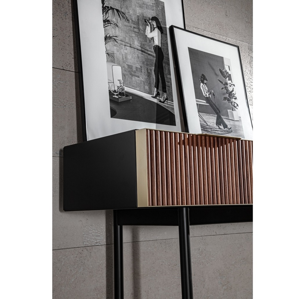 Garda console small 01