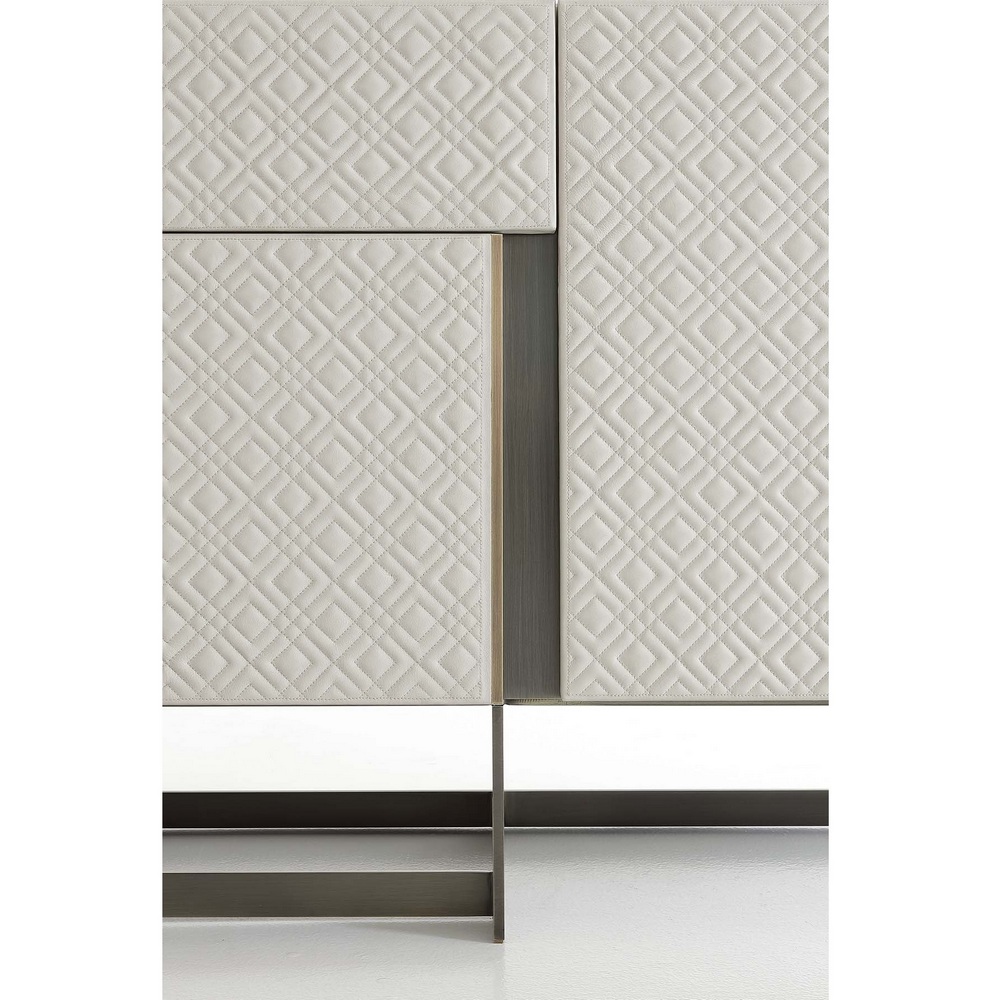 BLADE Sideboard 01