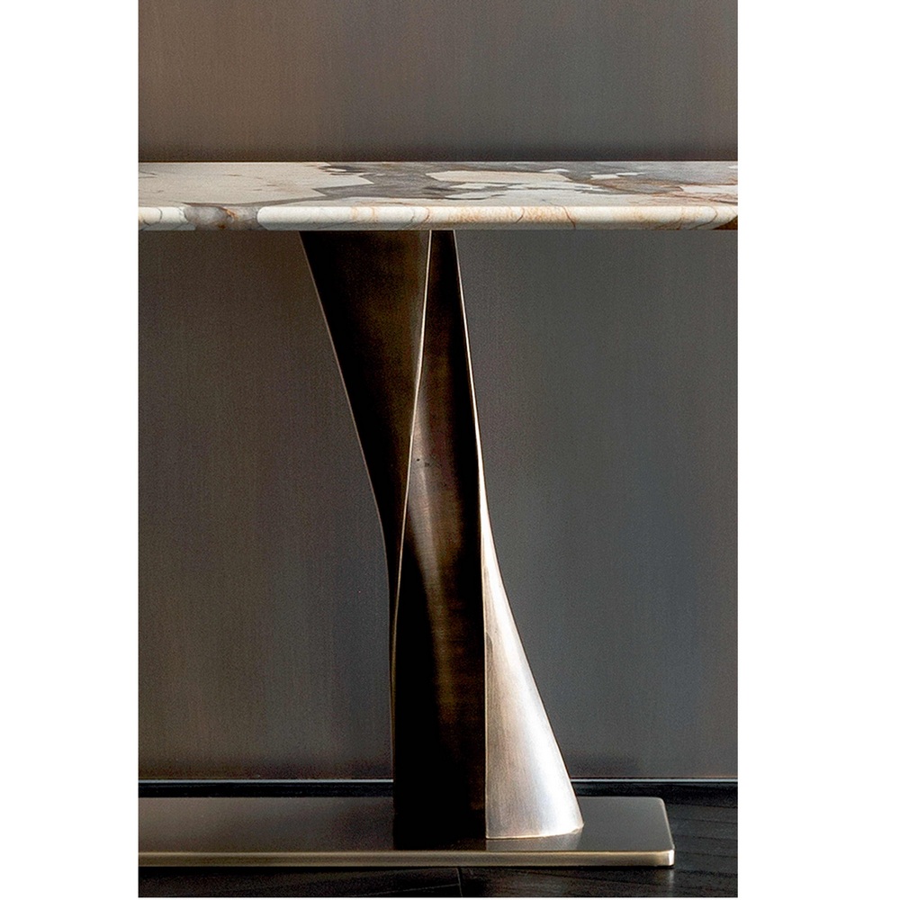 REA Console 02
