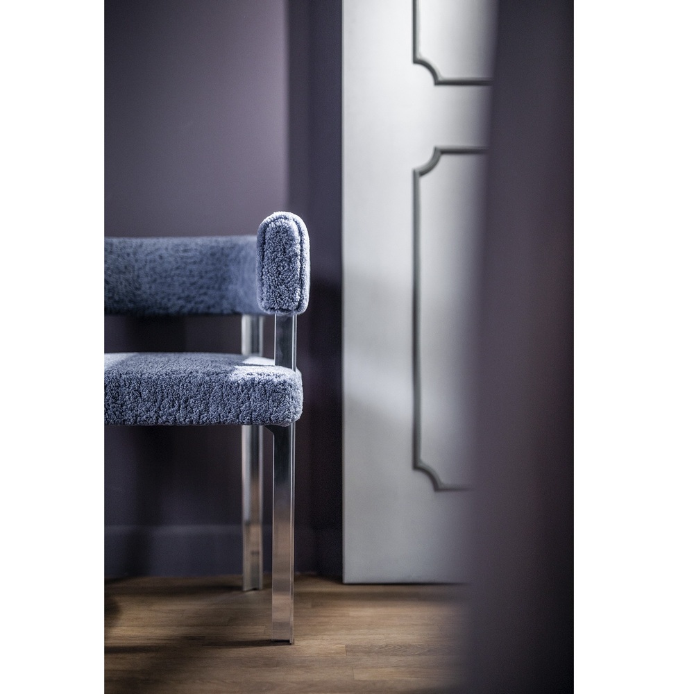 T CHAIR 02