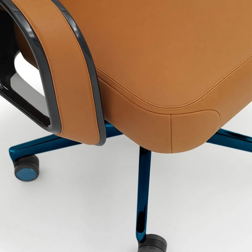 Ettore offchair 01